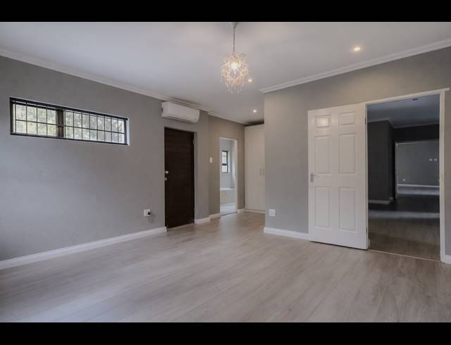 6 BEDROOM FREEHOLD FOR SALE IN BRYANSTON